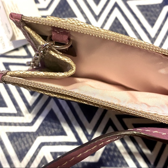 NWT COACH ID Wristlet. - Picture 4 of 5